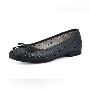 CLIFFS BY WHITE MOUNTAIN Women's Bessa Cushioned Ballet
Flat, Navy Size 9 New!